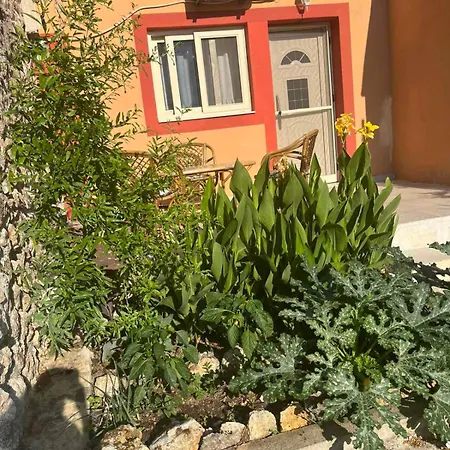 Domenica House * Kondaraíni